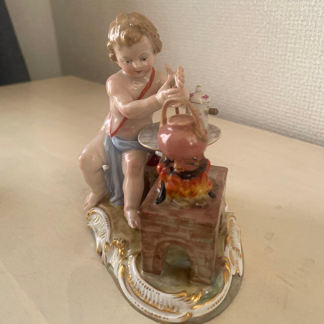 マイセン「ホットチョコレートを作る天使」四大元素:火　19世紀　フィギュリン