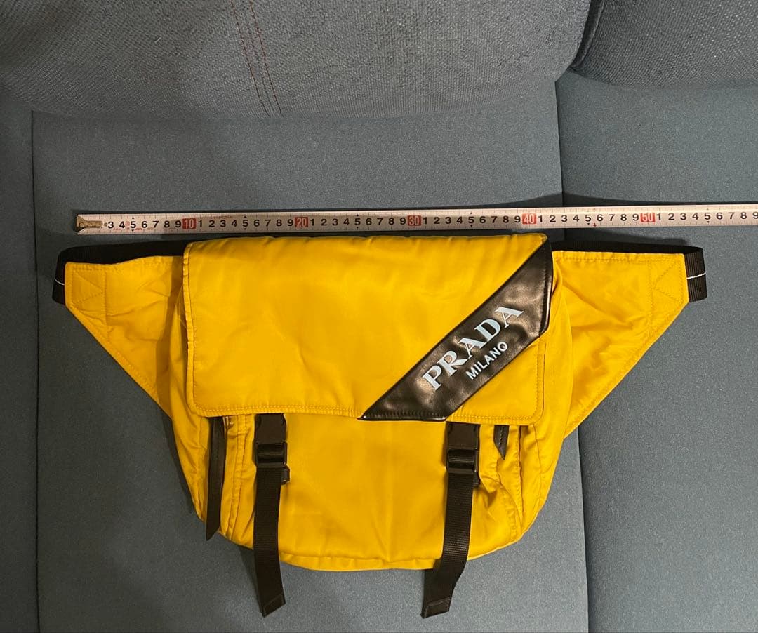 PRADA イエロー メッセンジャーバッグ