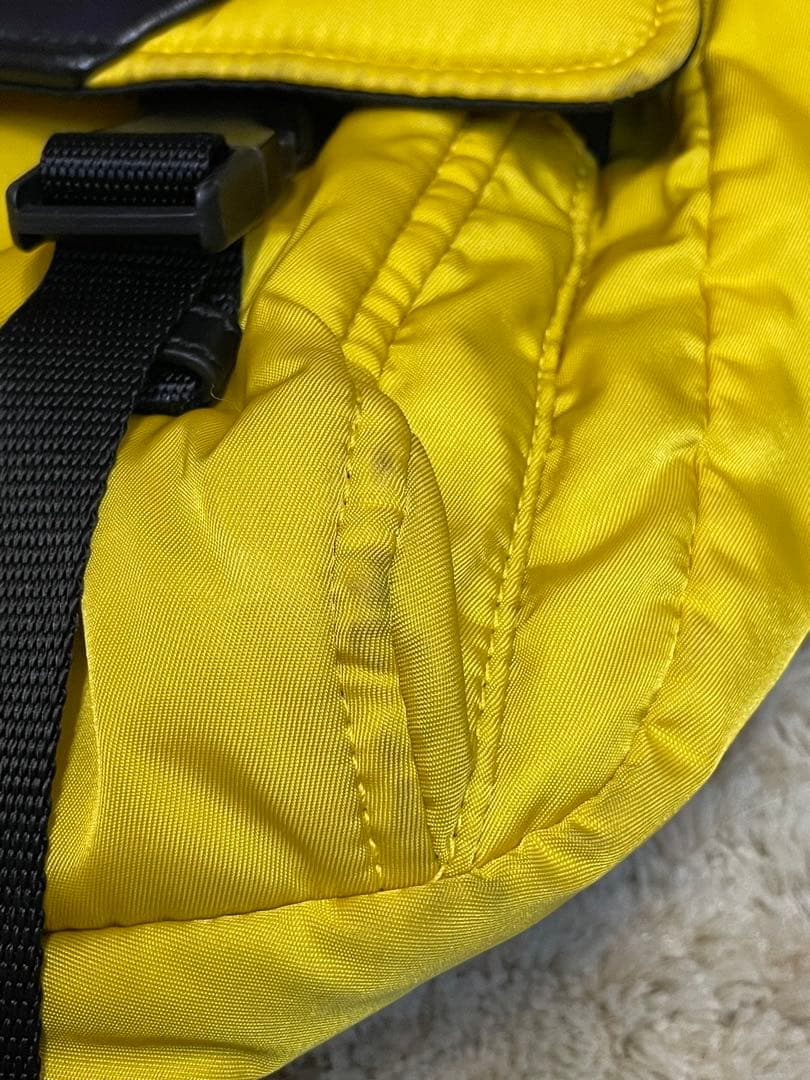 PRADA イエロー メッセンジャーバッグ