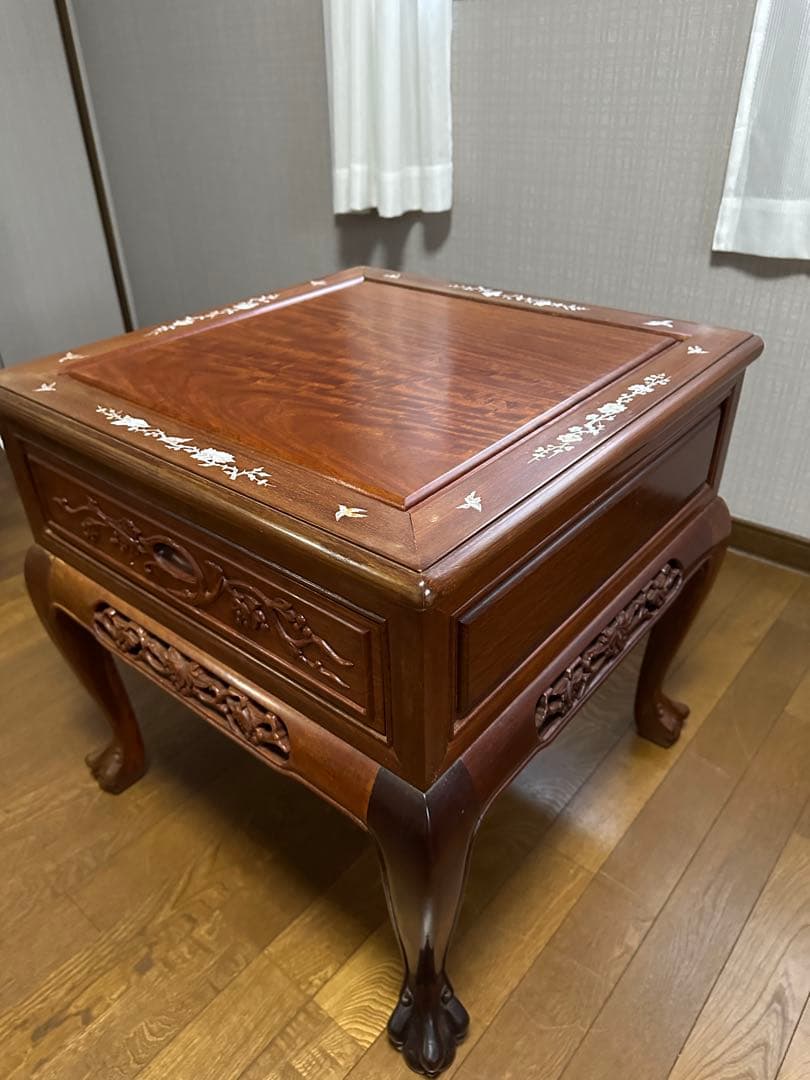 螺鈿入りサイドテーブル(木製彫刻入り)