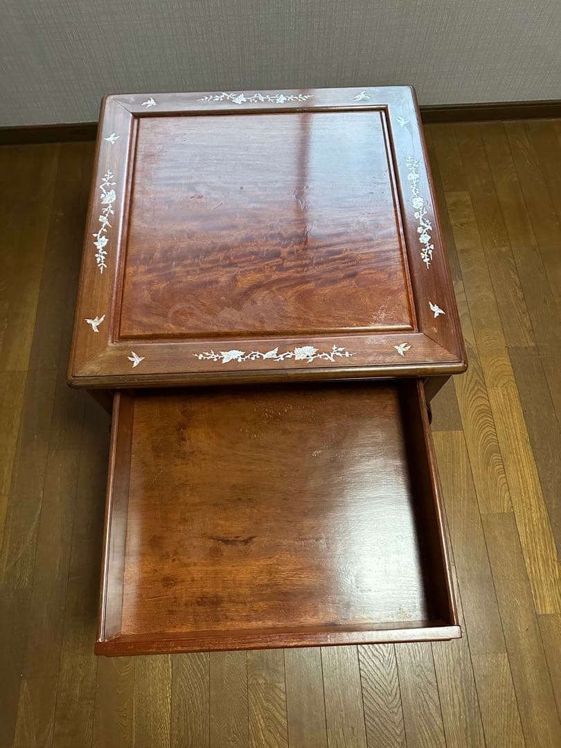 螺鈿入りサイドテーブル(木製彫刻入り)
