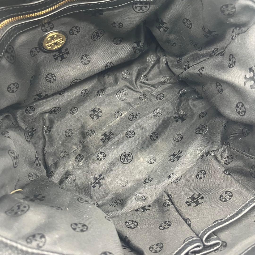 トリーバーチ トートバックハンドバッグ レザー ビッグロゴ タッセル シボ 黒