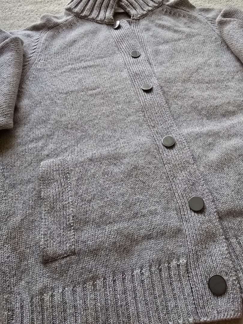 malo グレー ボタン付きカーディガン