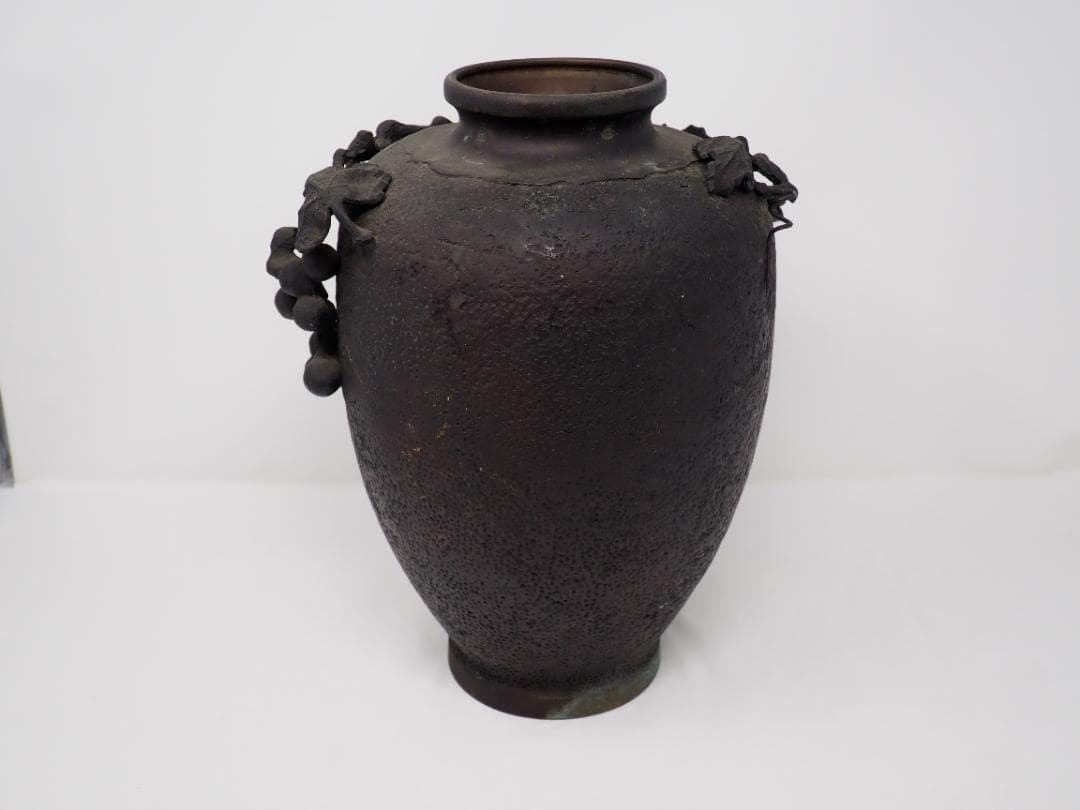 葡萄浮彫　花瓶　赤堀信平 　銅製　工芸品
