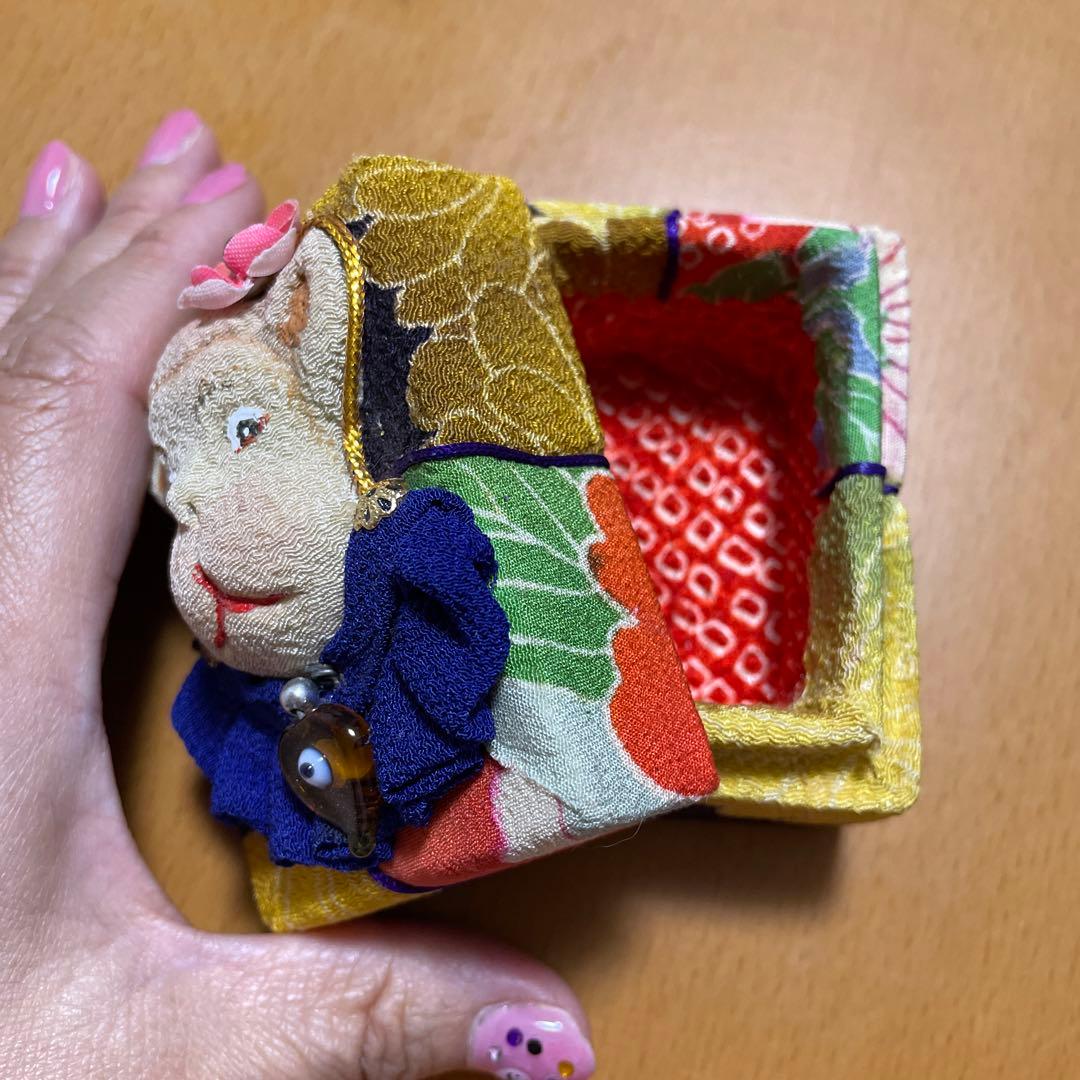 江戸縮緬　古布　猿の小物入れ