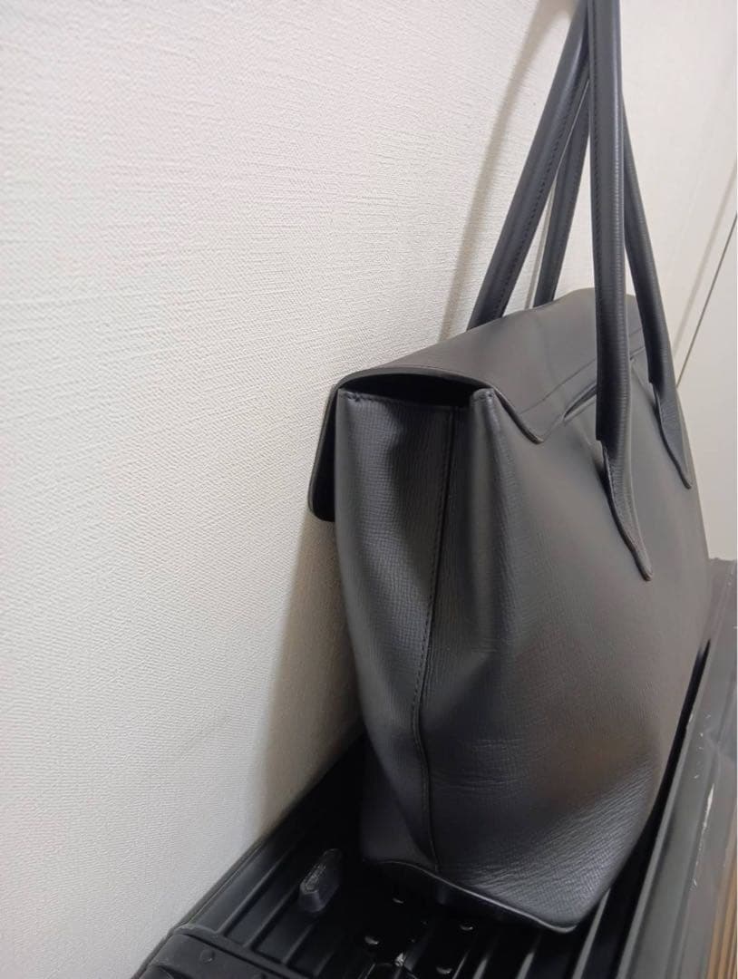 【FARO 】ブラック レザー　フラップトートバッグ