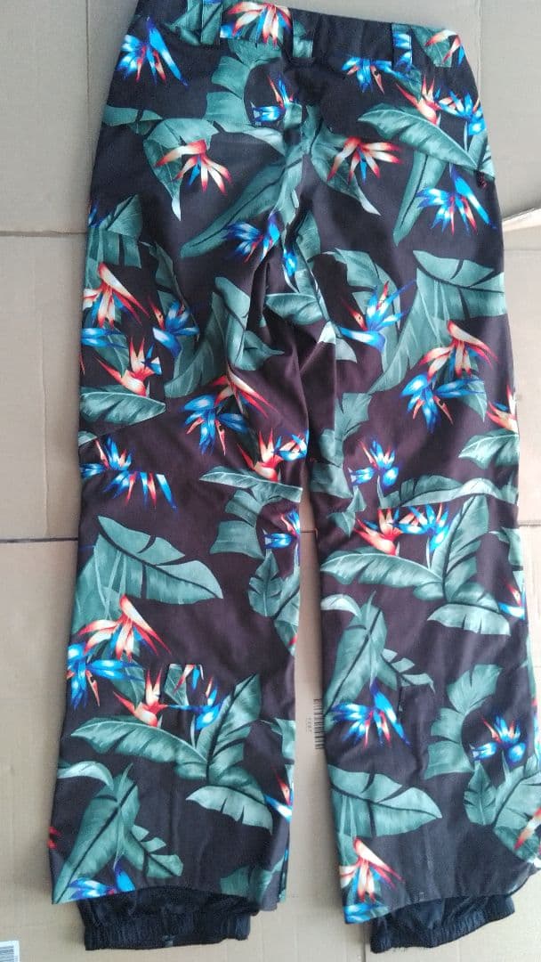 Burton ak　パンツ　M