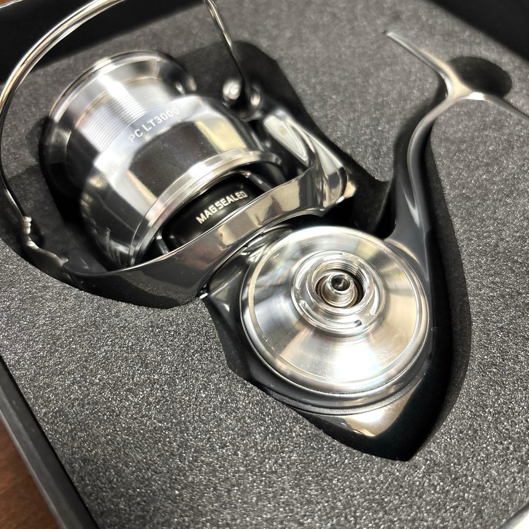 DAIWA ダイワ 22 EXIST PC LT3000 スピニングリール 美品