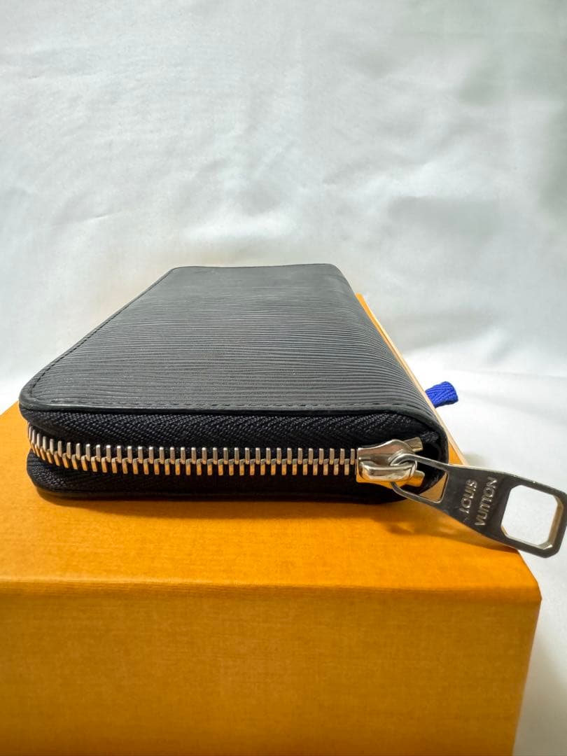 ルイヴィトンLOUIS VUITTON エピジッピーウォレット