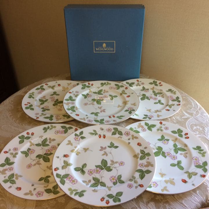 新品英国製【黒壺】 ビクトリア調みずみずしい野苺と金彩ディナー皿