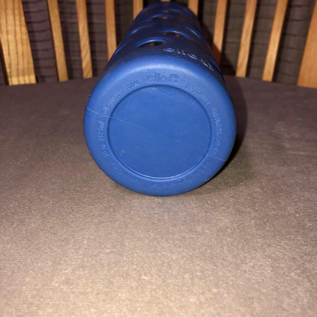 Ello Pure Glass Water Bottle。