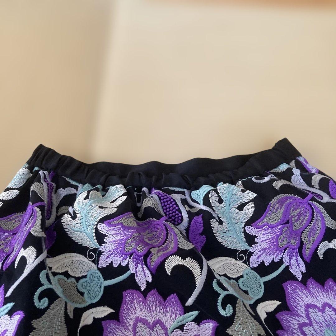 刺繍入りフレアスカート 黒紫青