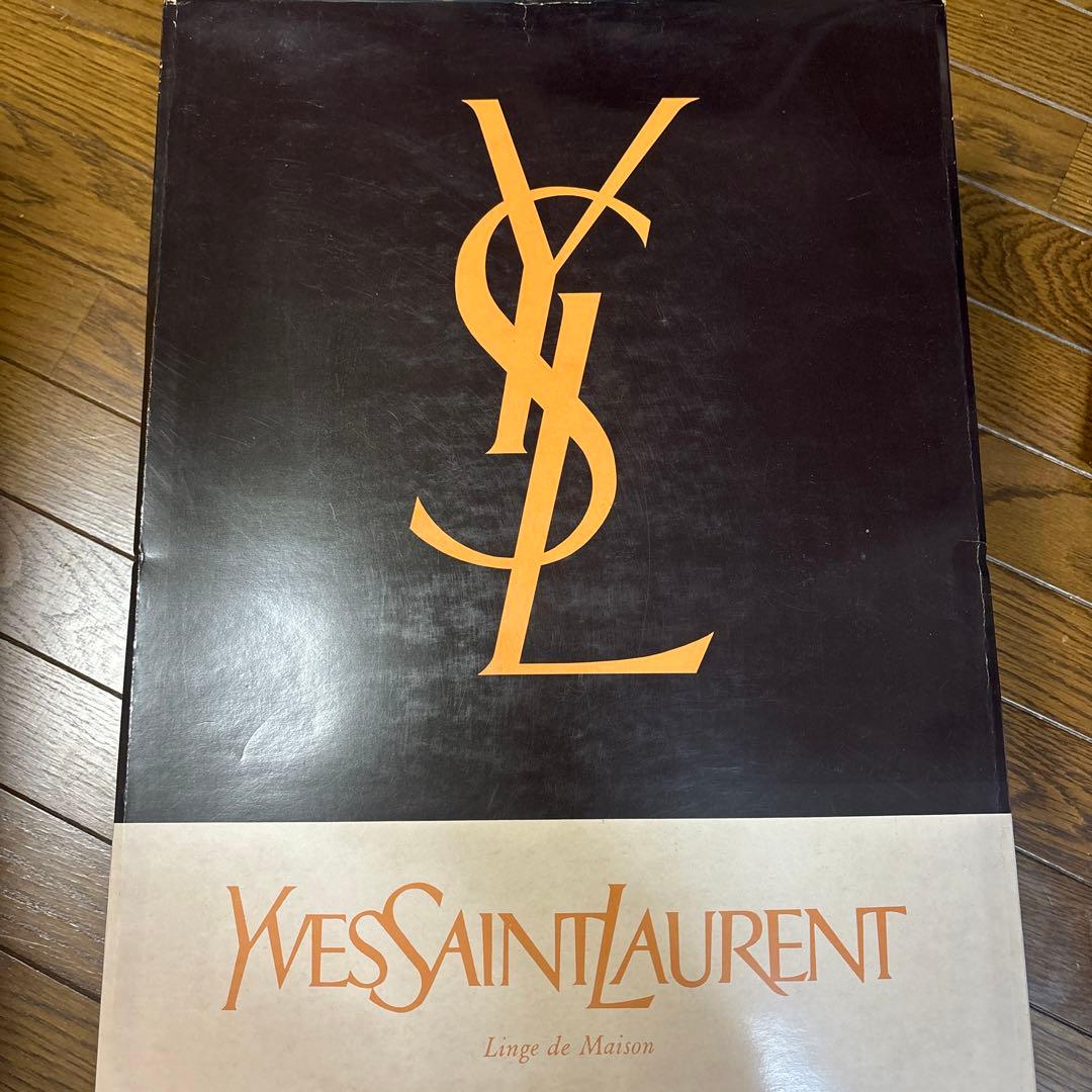 イヴ・サンローランのアクリル100%毛布