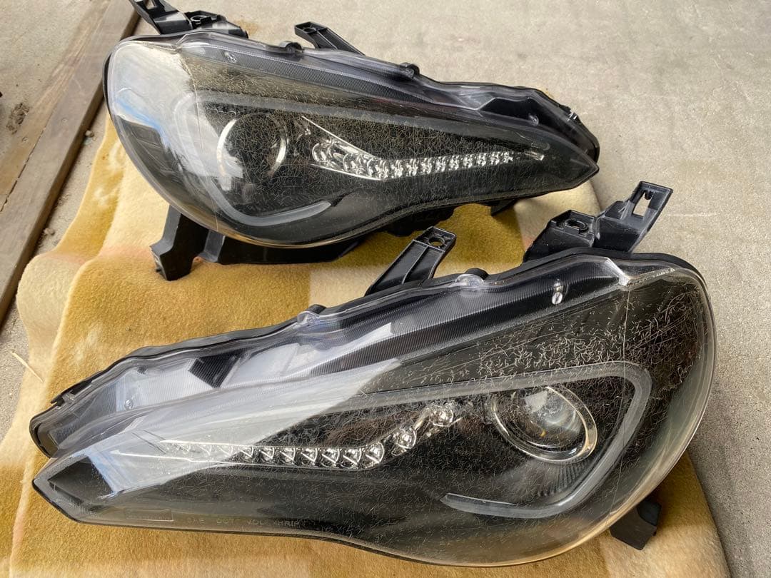 86 クリスタルアイLEDヘッドライト