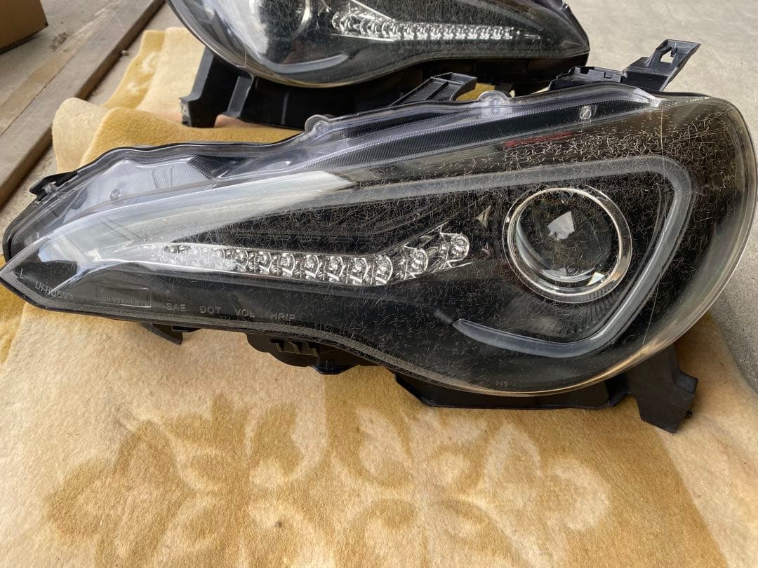 86 クリスタルアイLEDヘッドライト