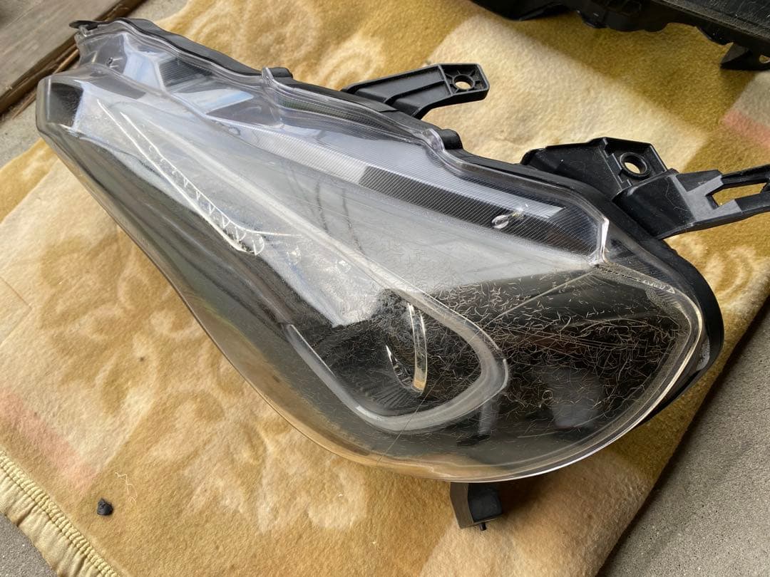 86 クリスタルアイLEDヘッドライト