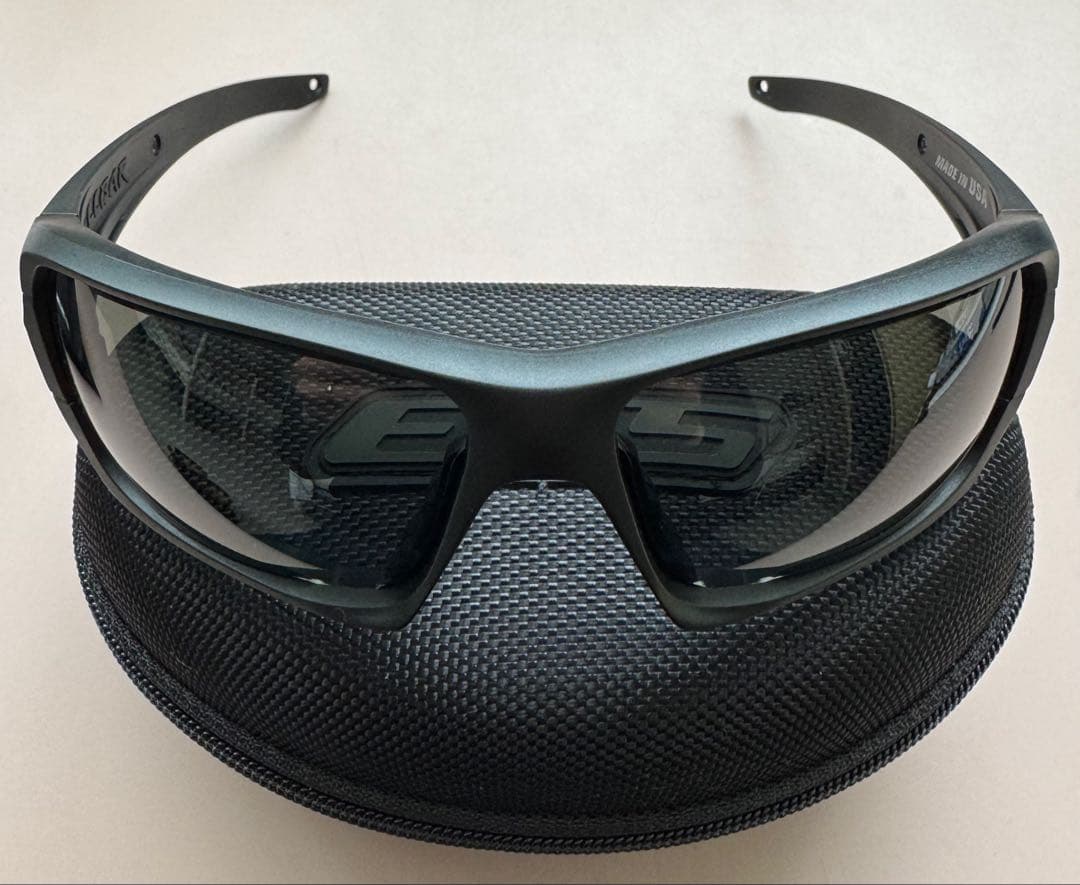 ESS スポーツサングラス ケース付き