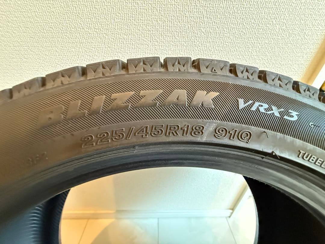 BLIZZAK VRX3 225/45R18 スタッドレスタイヤ【ほぼ新品】
