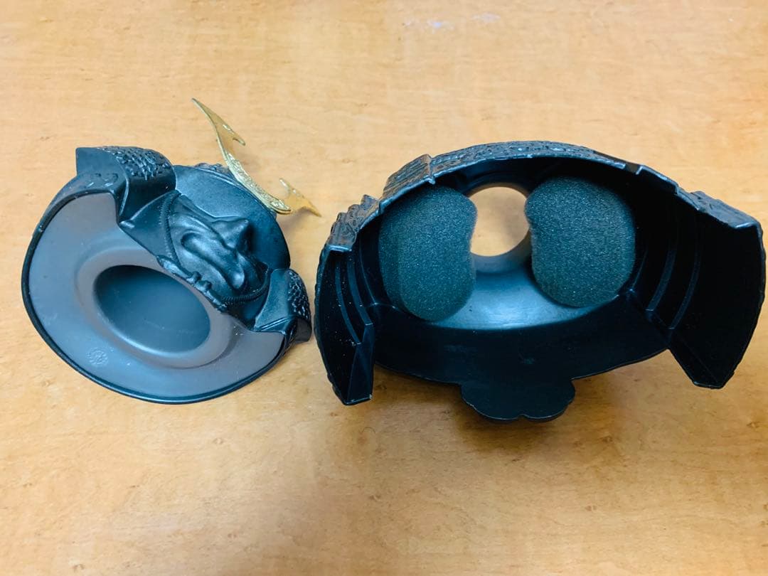 鉄の鎧を着たニッカウイスキーのボトル THE NIKKA WHISKY G&G