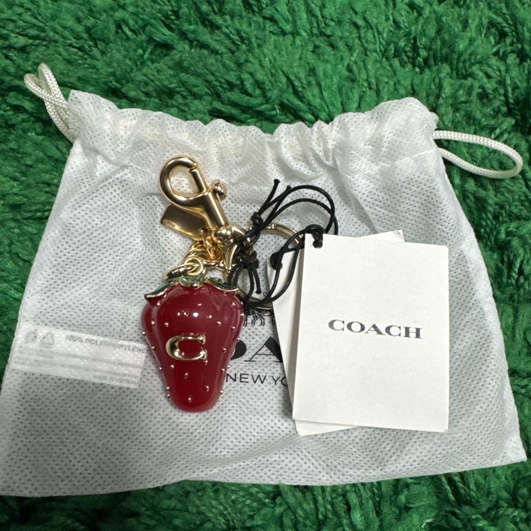 COACH コーチ　いちごチャームキーホルダー・バッグチャーム
