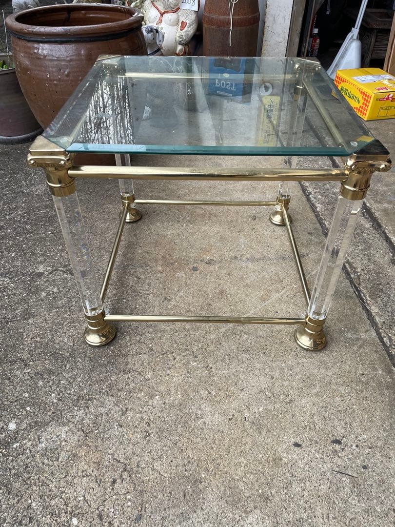 サァラ麻布のオルセニゴ ガラス サイドテーブル洗練された魅力的なデザイン