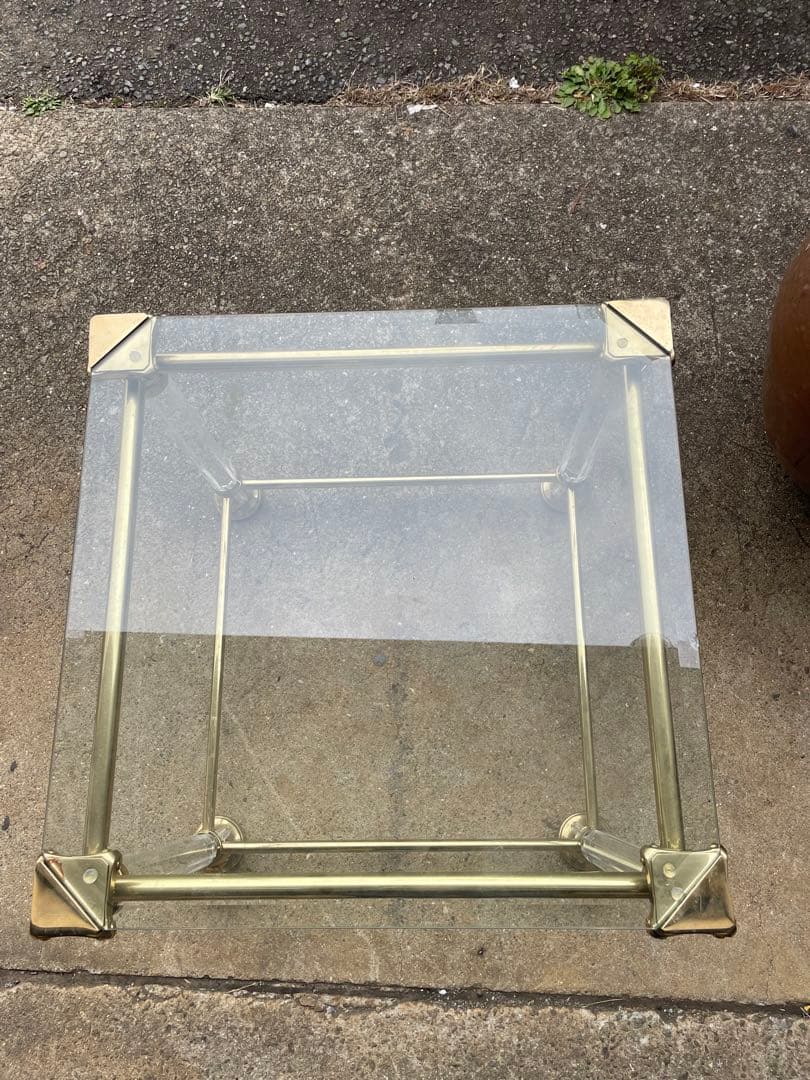 サァラ麻布のオルセニゴ ガラス サイドテーブル洗練された魅力的なデザイン