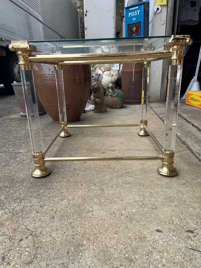 サァラ麻布のオルセニゴ ガラス サイドテーブル洗練された魅力的なデザイン