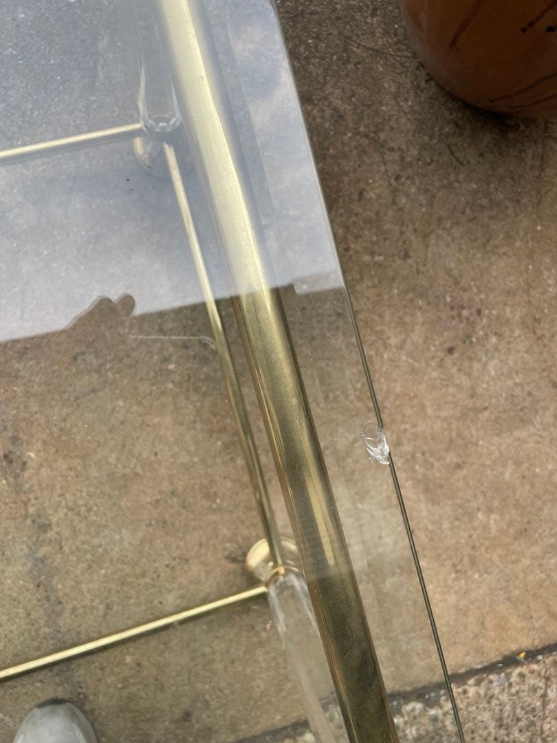 サァラ麻布のオルセニゴ ガラス サイドテーブル洗練された魅力的なデザイン