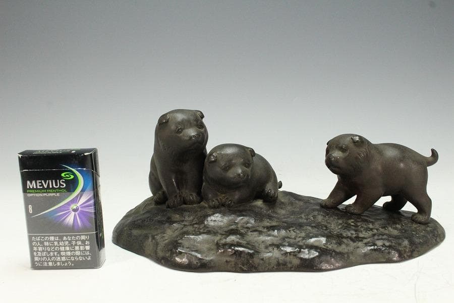 金工師 徳光造 遊三犬 置物(K-XA873)