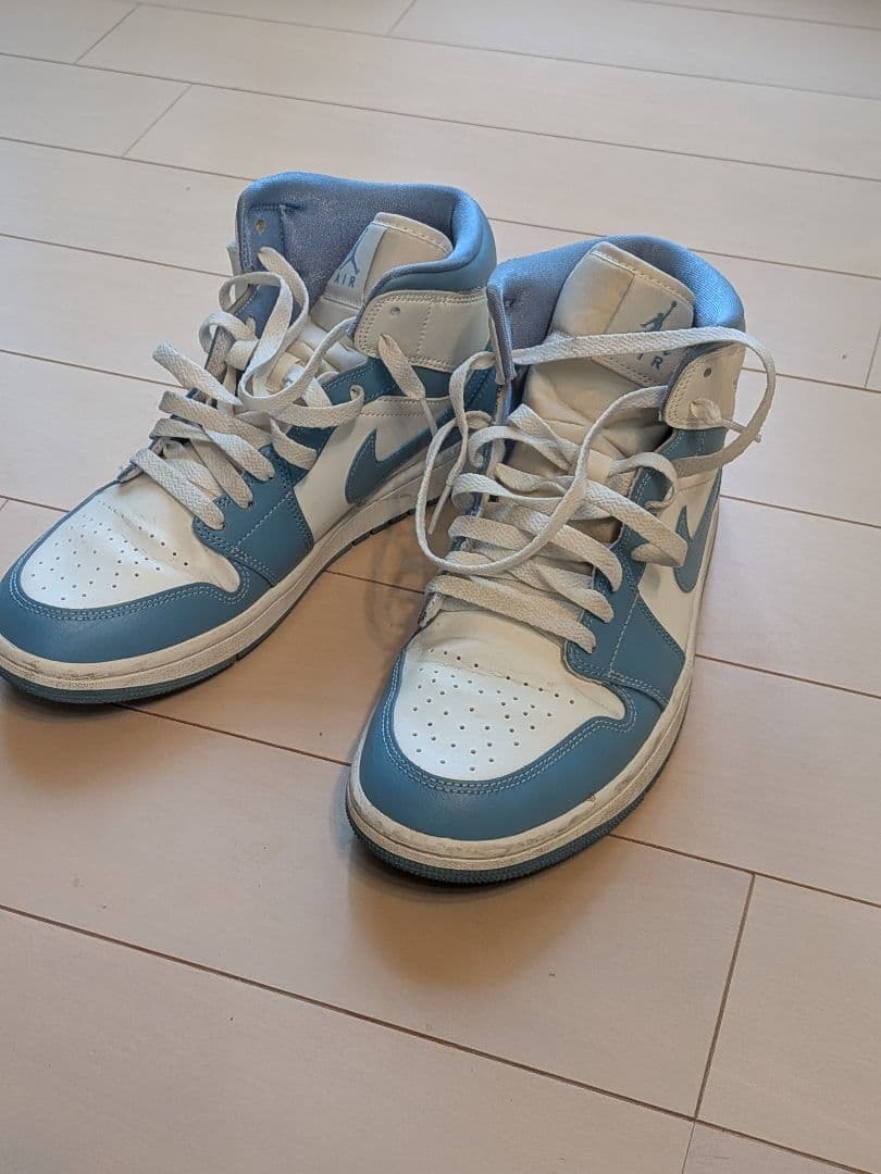 エア・ジョーダン1 mid NC ノースカロライナカラー