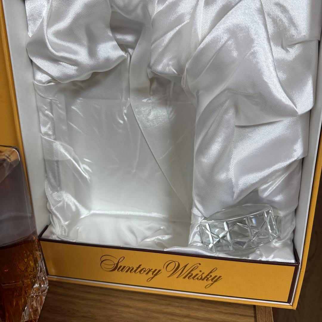 サントリー インペリアル カガミクリスタル ウイスキー　　600ml 箱付。