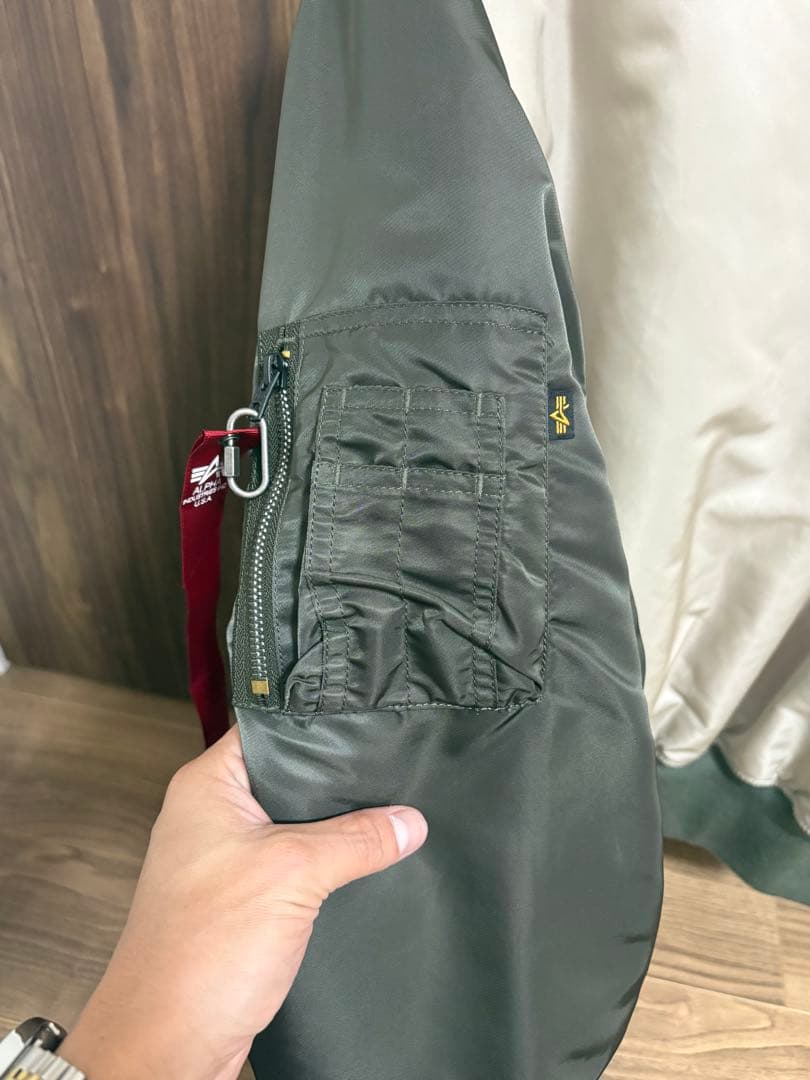 アルファ　アルファインダストリート　alpha MA-1 ユニクロ　ナイキ