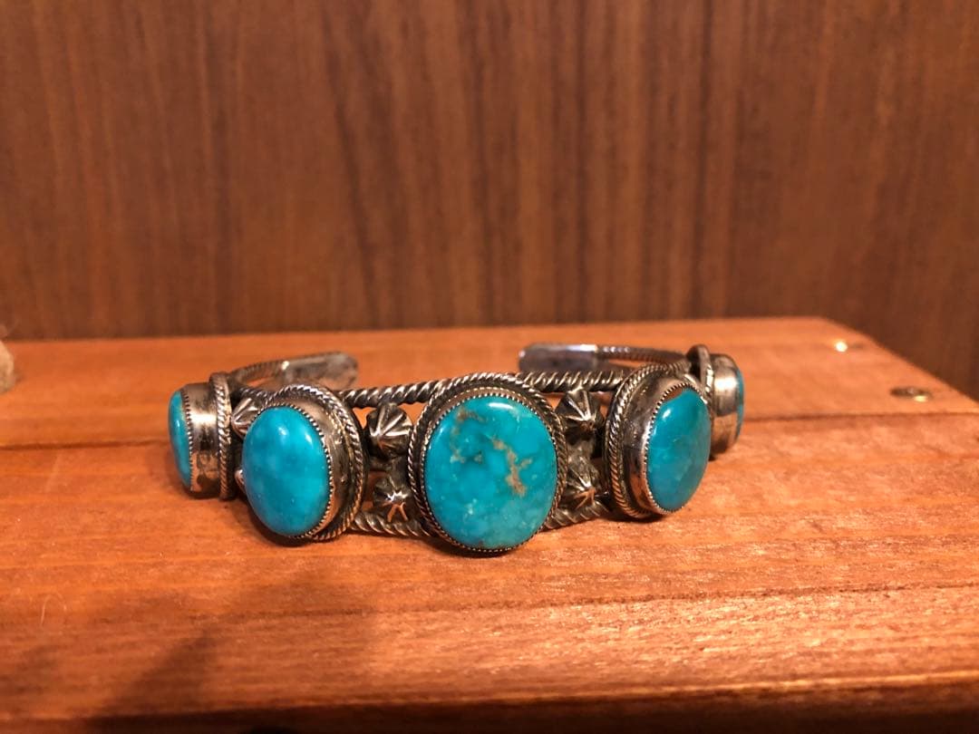 ナバホジュエリー【WallaceYazzie Jr】ターコイズ　バングル