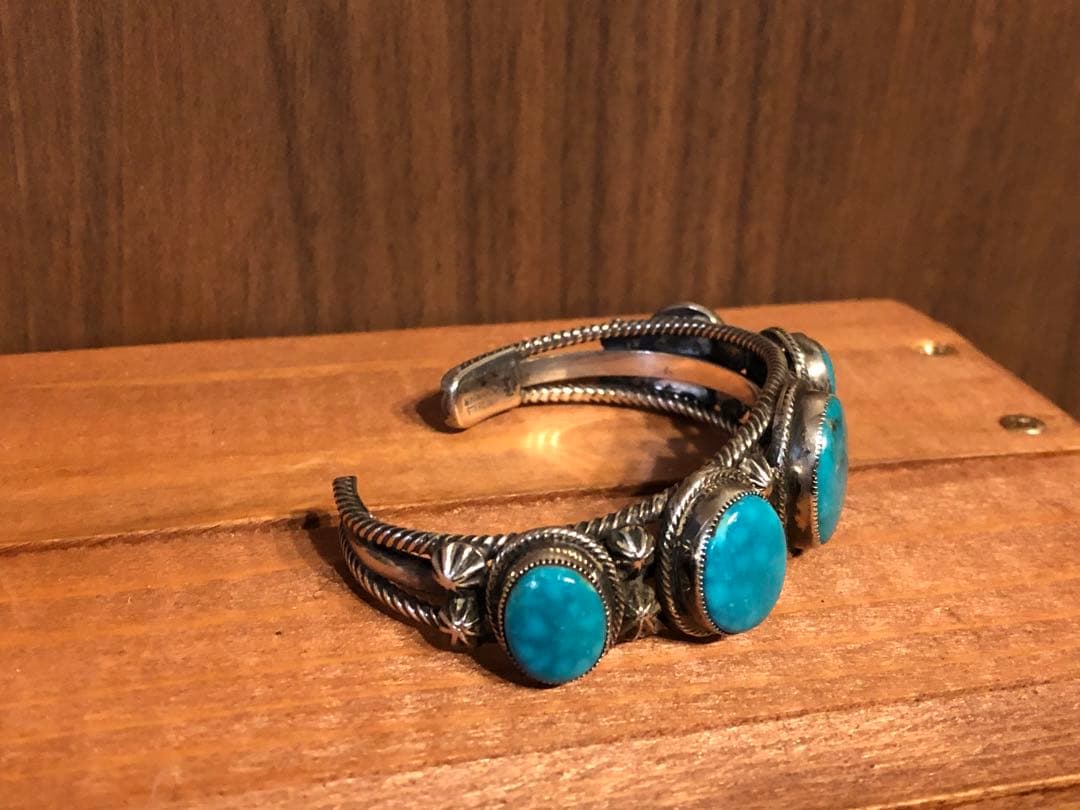 ナバホジュエリー【WallaceYazzie Jr】ターコイズ　バングル