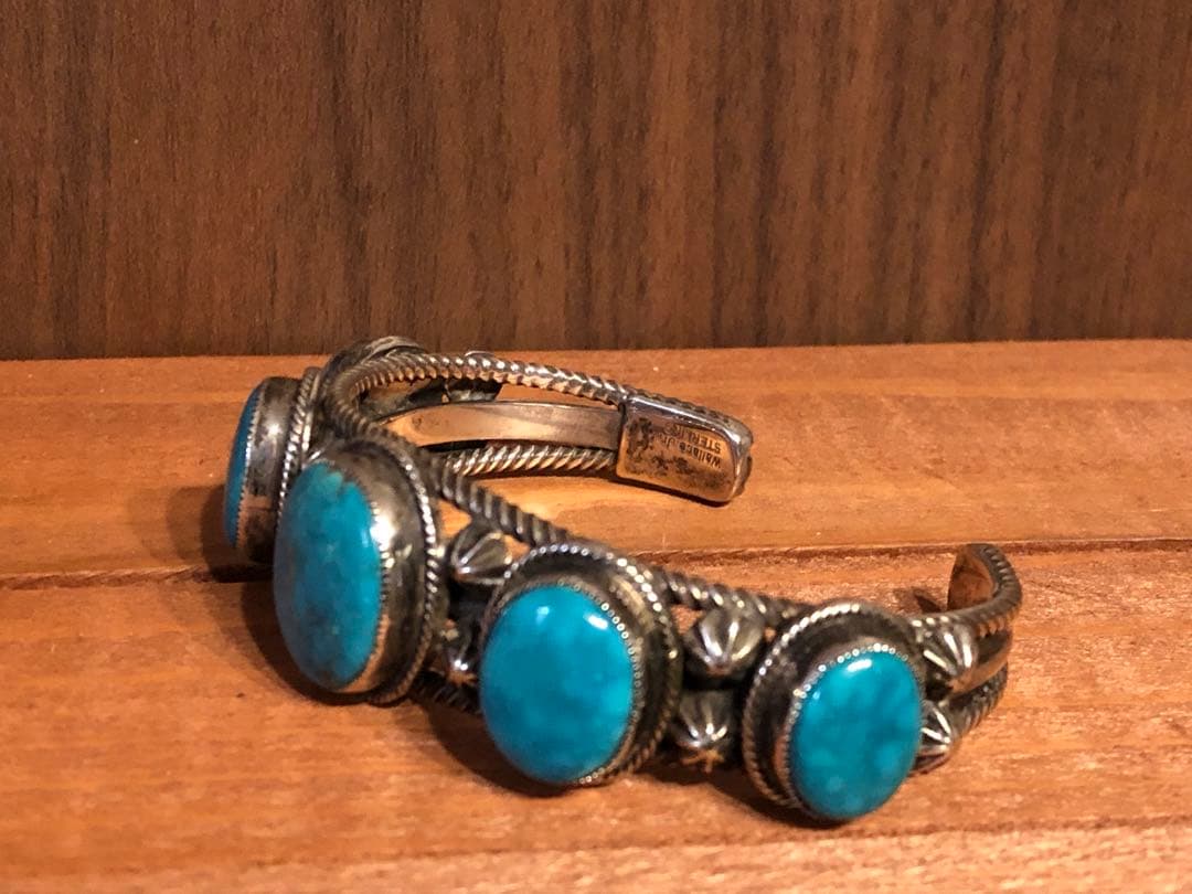 ナバホジュエリー【WallaceYazzie Jr】ターコイズ　バングル