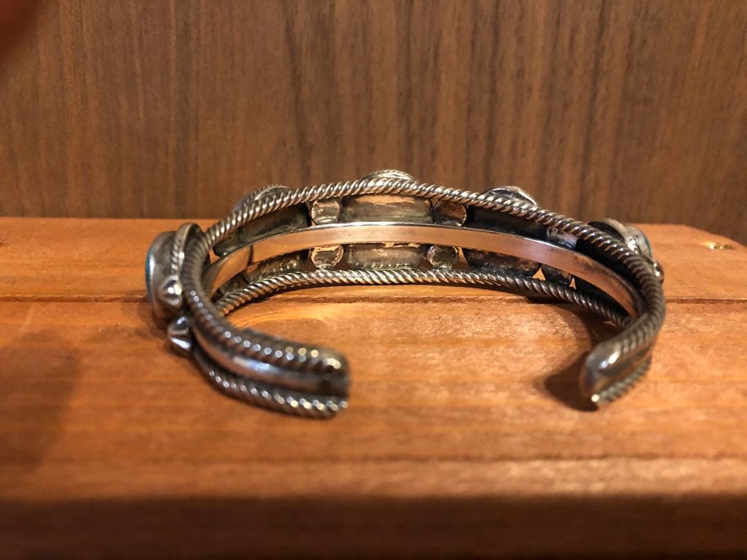 ナバホジュエリー【WallaceYazzie Jr】ターコイズ　バングル