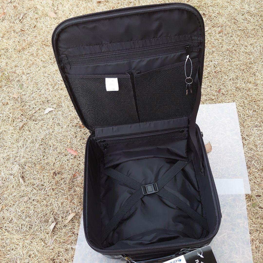 SWANY(スワニー)　黒　キャリーケース