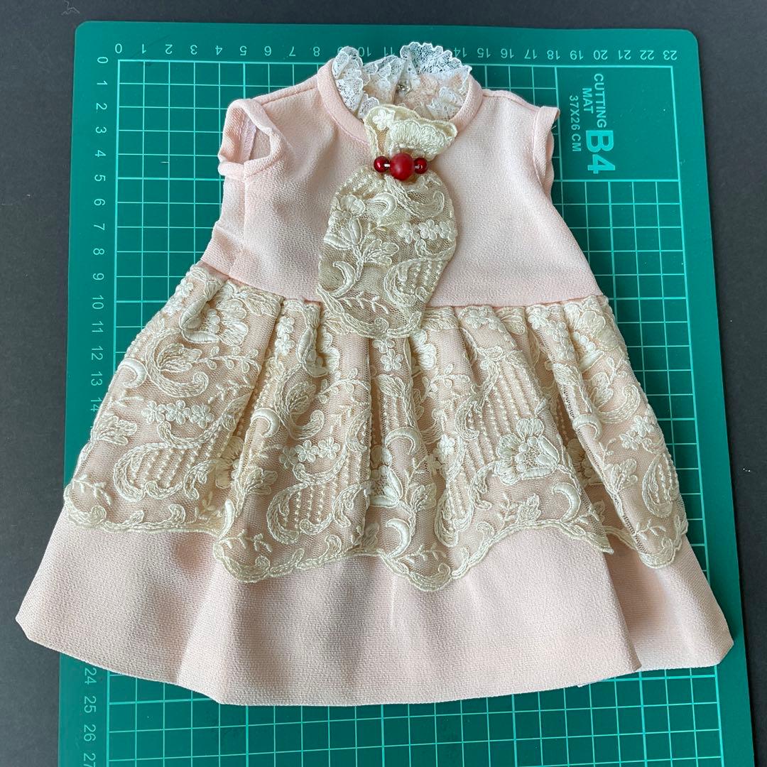 人形用ドレス(豪華なレース付き) 洋人形用洋服とボネセット　和人形にも可愛い服