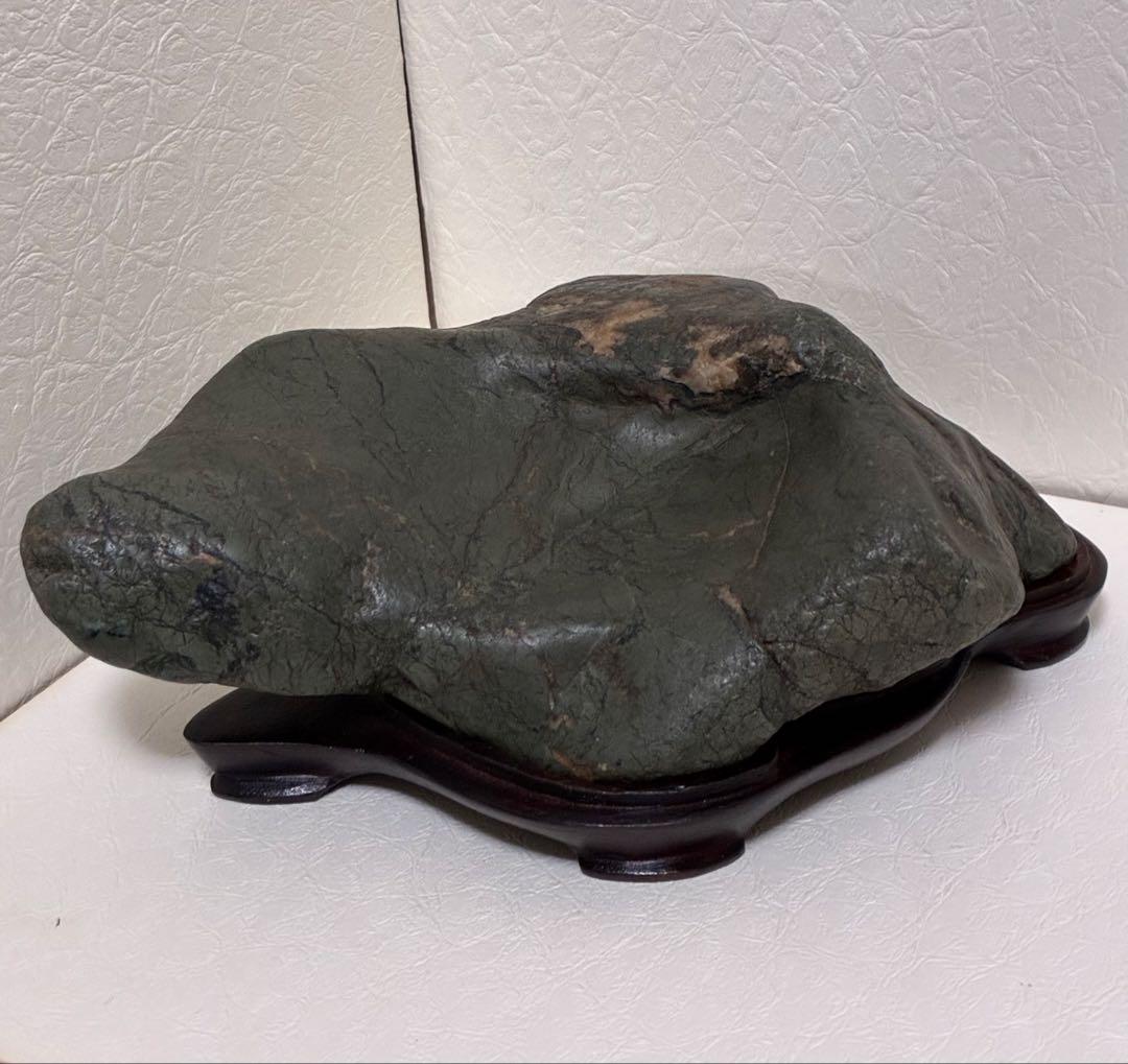 北海道神居古潭石　輝緑サ（12）木製台座付き