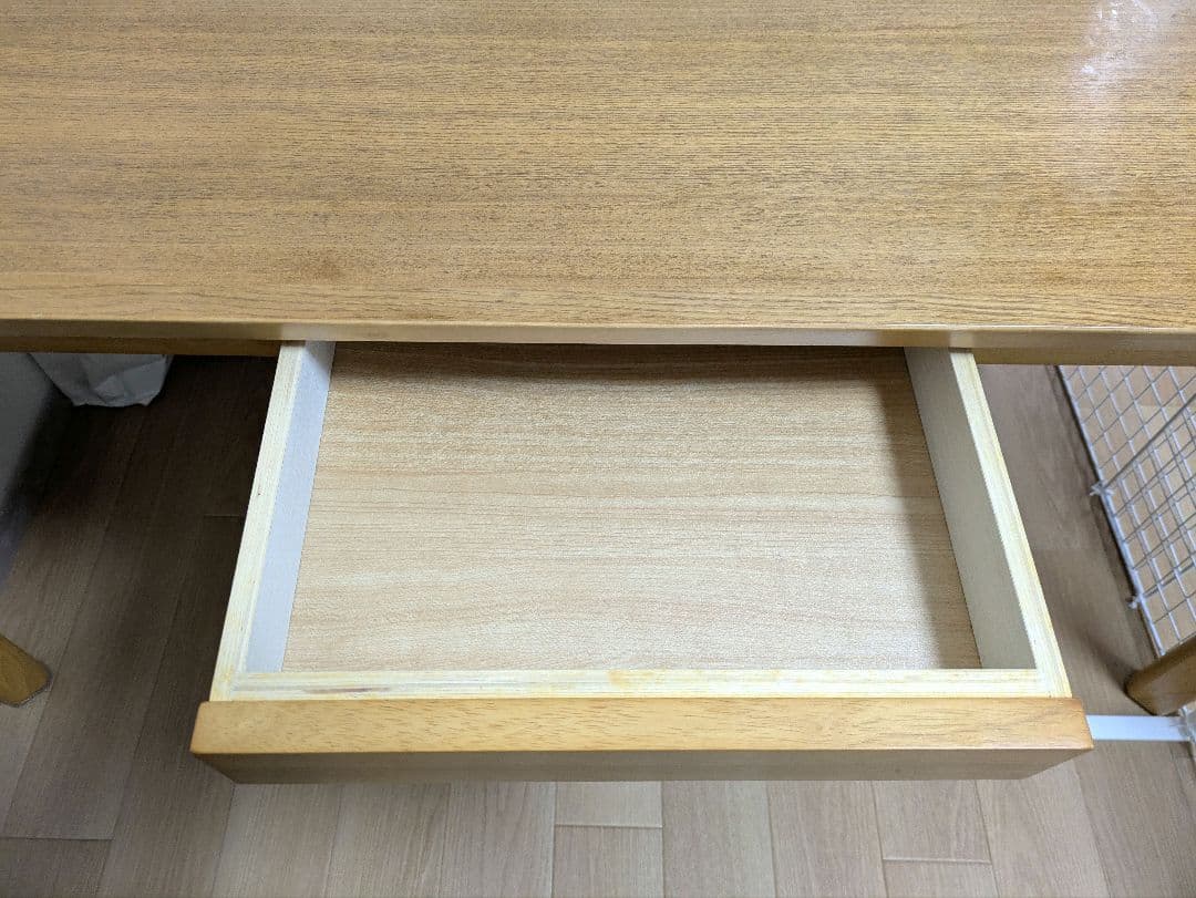 【送料込】ダイニングテーブル 4本脚 引き出し付き 幅135cm　ライトブラウン