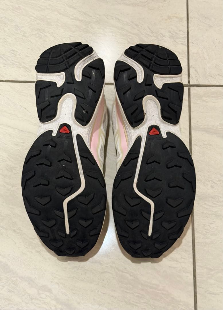 Salomon ランニングシューズ ホワイト/ピンク 24cm