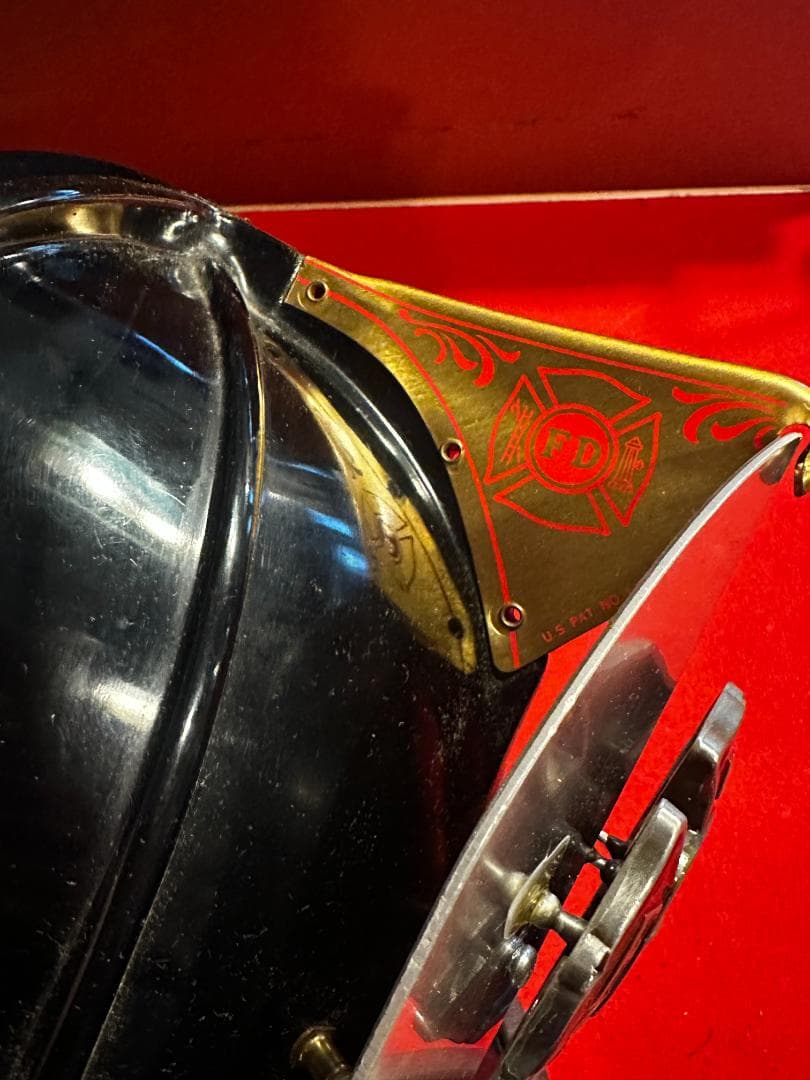 Cairns & Brother製　装飾用 消防士ヘルメットインテリア