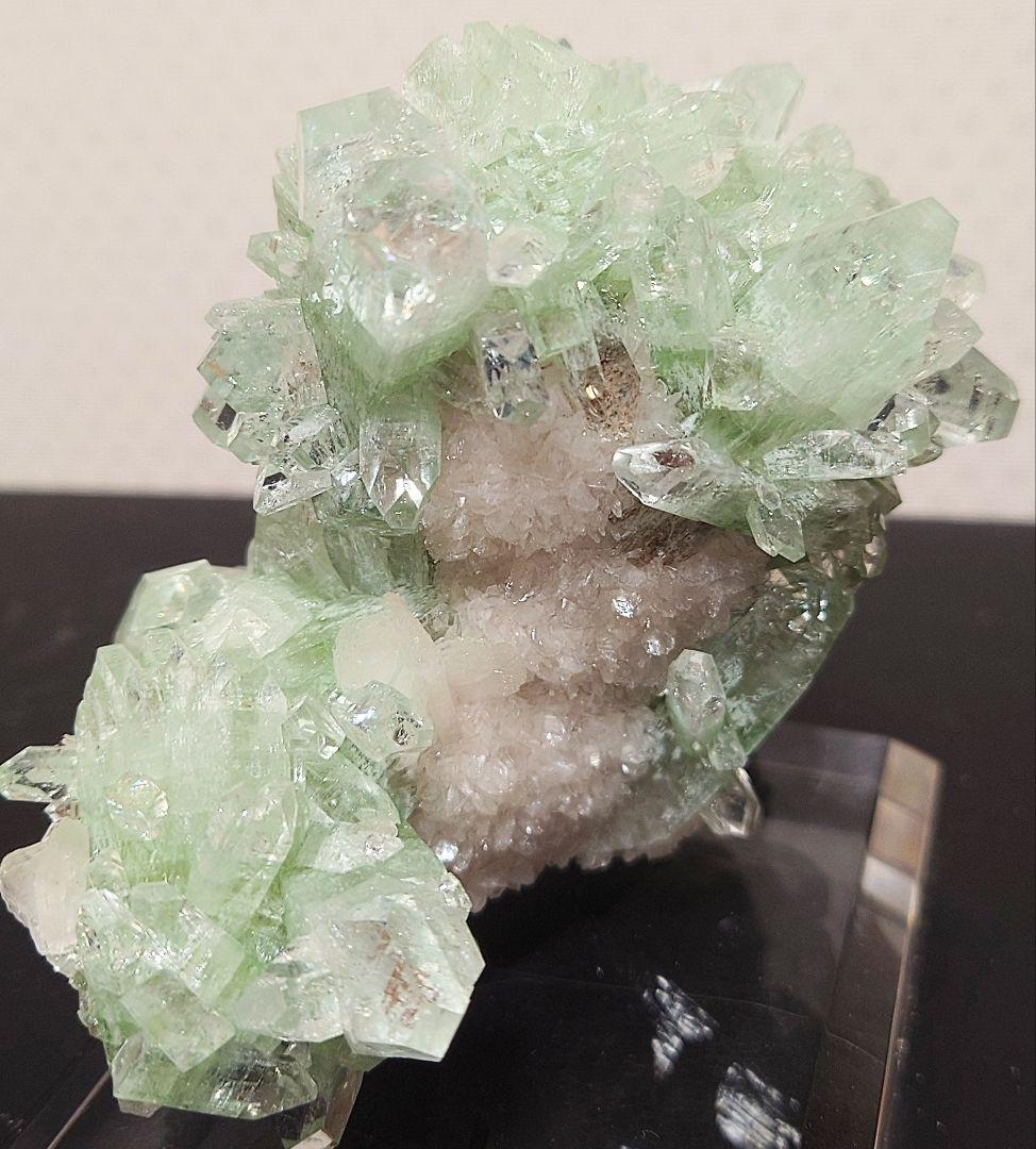 希少なグリーンアポフィライト 魚眼石 キラキラ