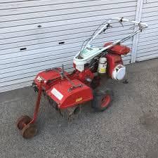 赤いエンジン式耕運機