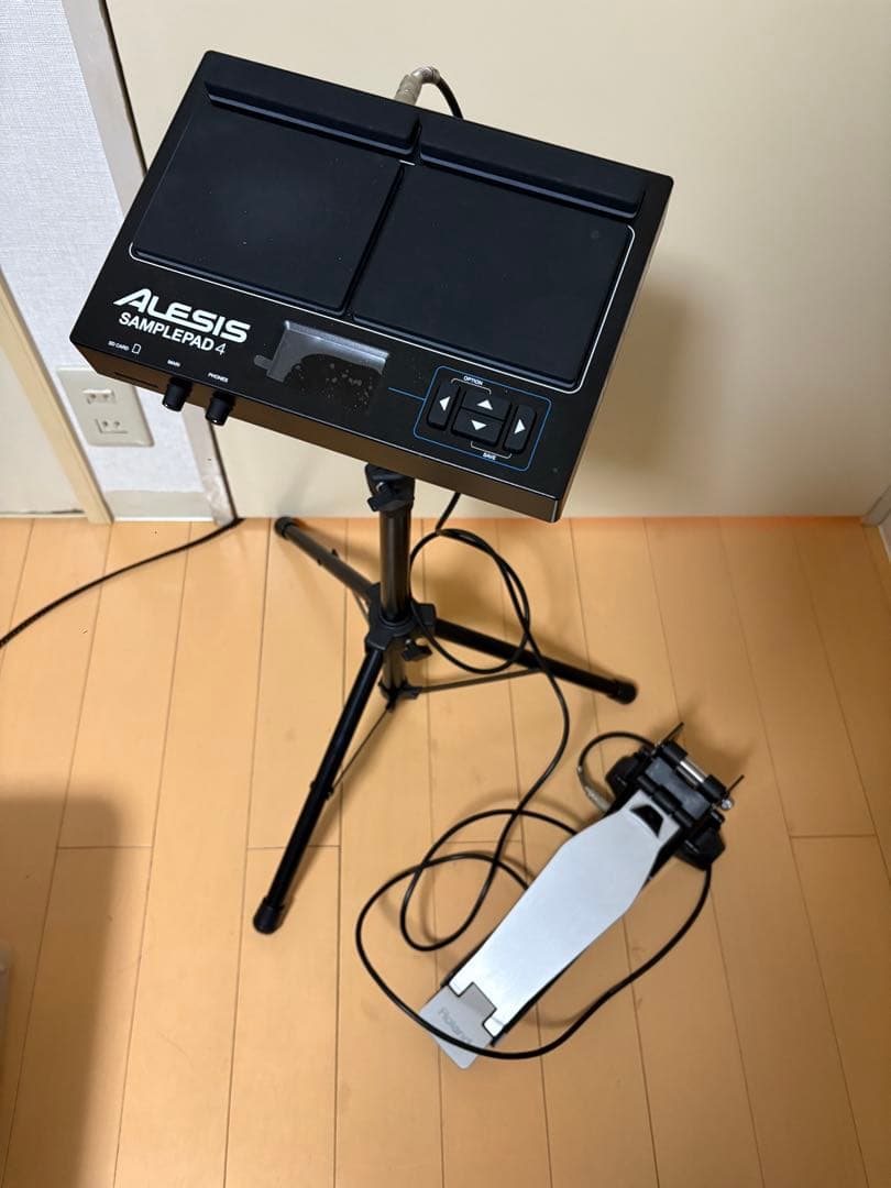 Alesis samplepad 4 ＋ Roland KT 9