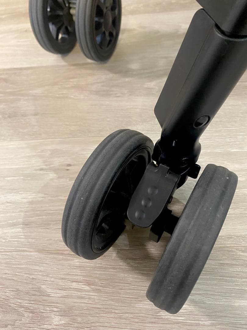 アップリカ　ベビーカー マジカルエアー クッション AC ブラック　説明書付き