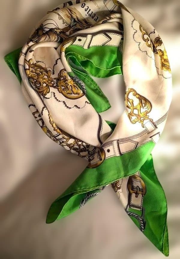 Hermès ヴィンテージ カレ90 シルクスカーフ 馬具柄 シルク100%