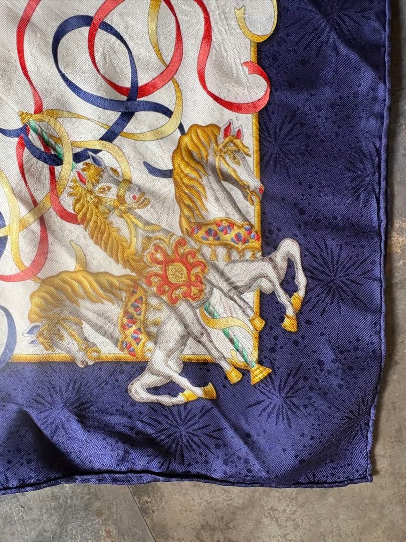 エルメス　大判シルクスカーフ