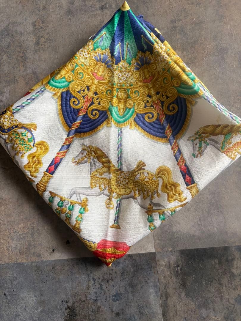 エルメス　大判シルクスカーフ