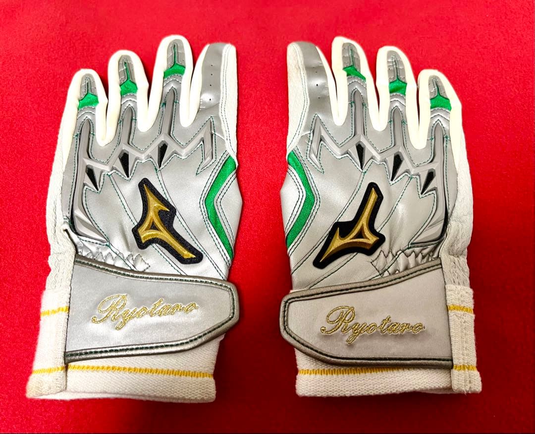 広島東洋カープ　羽月隆太郎選手　実使用品　バッティンググローブ
